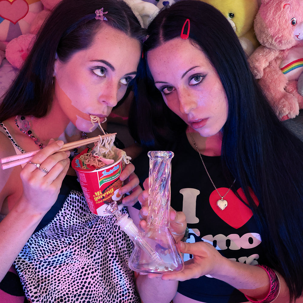 Bong Warehouse twin girls Mini Beaker Glass Bong 21cm Twisted Fantasy in Pearl colourway
