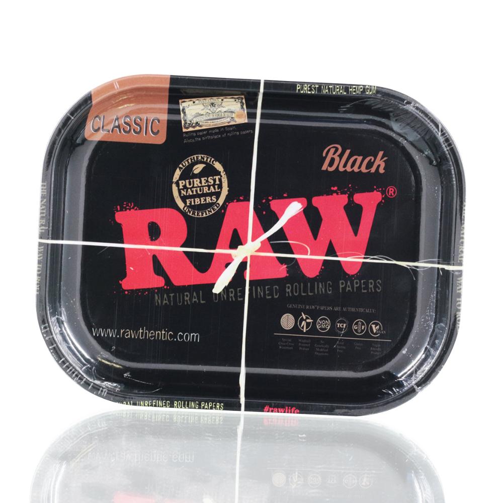 RAW - Medium Blunt Rolling Tray - Black tilted 2