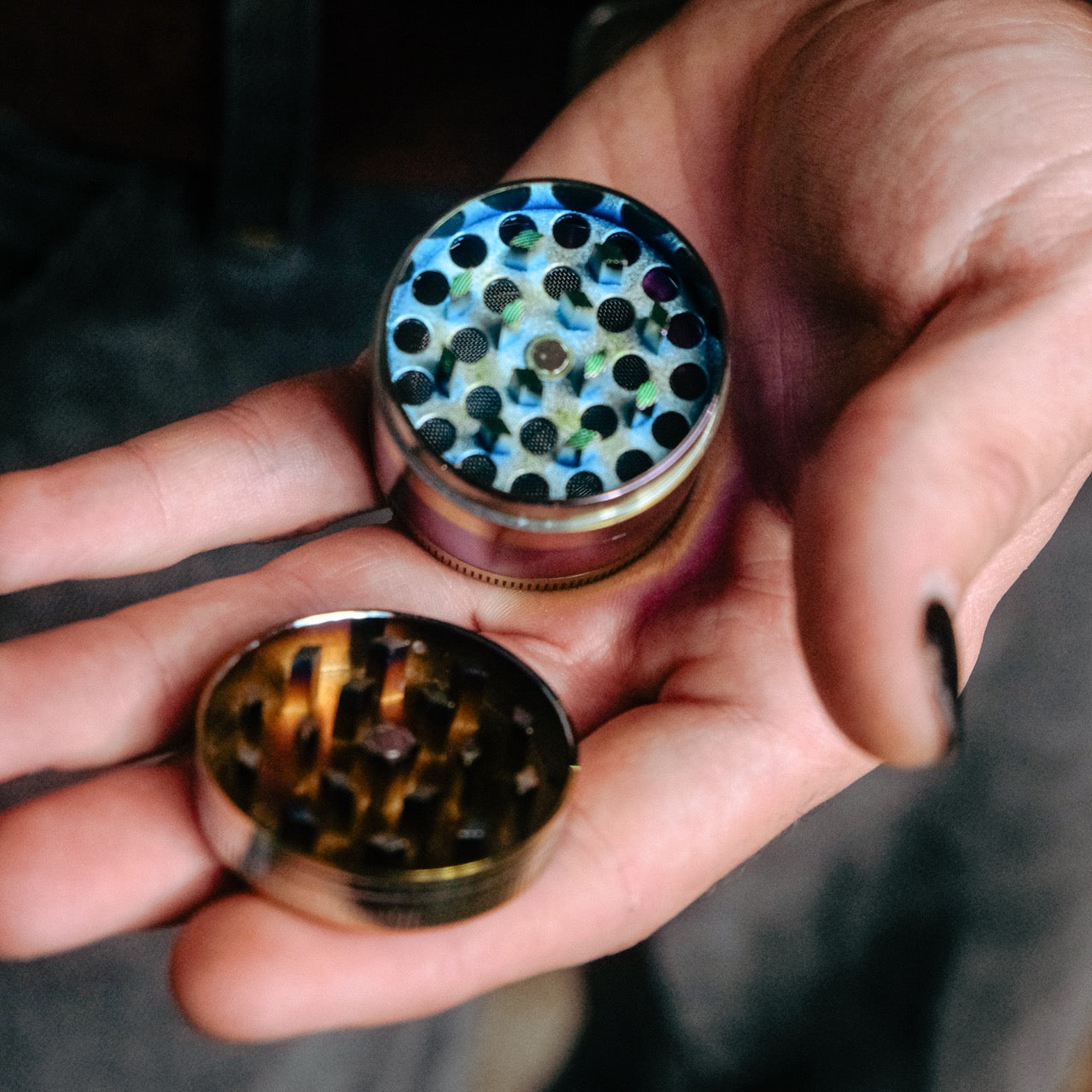 Opened Bong Warehouse Round Metal Weed and Herb 50mm Grinder - Rainbow