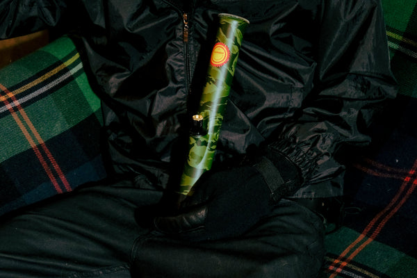Bong Warehouse Large Tube 33 cm Glass Bong in Camo Sunbaked pattern on a man's lap