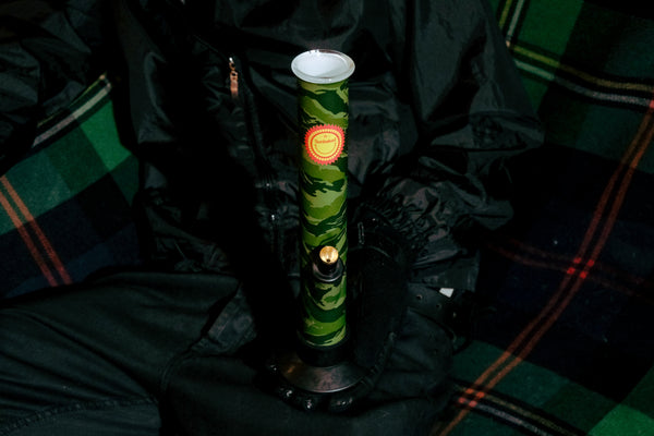 Bong Warehouse Large Tube 33 cm Glass Bong in Camo Sunbaked pattern, steady on a man's palm