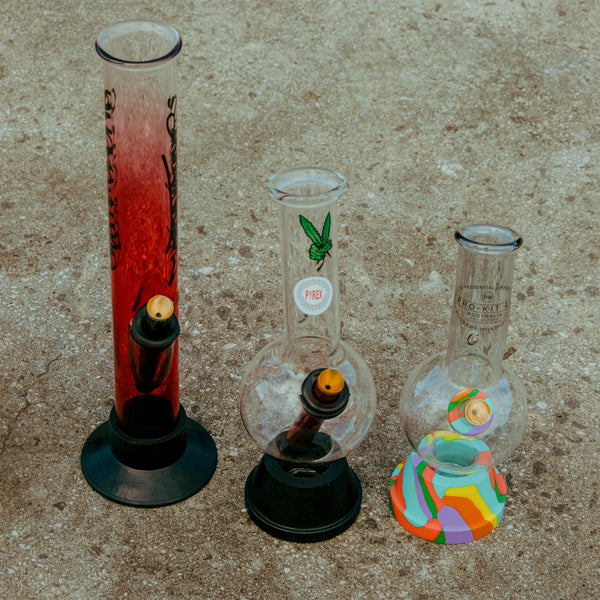 Bong Warehouse big tube bongs  mini bubble bongs on floor