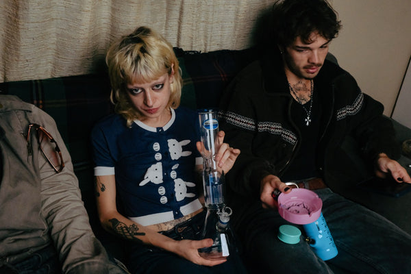 Bong Warehouse Cyber Heart Ash Tray in Pink & Shotties™ - 40cm Glass Multi Arm Perc Beaker Bong in Clear & Blue & Manual Plastic Grinder