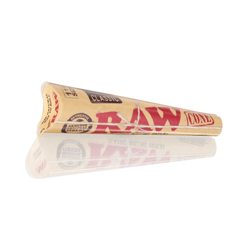 RAW - Classic Pre Rolled Cones 1 ¼ Size - 6 Pack front